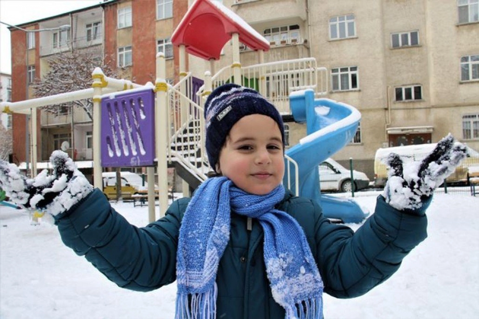 Elazığ'da çocukların kar sevinci