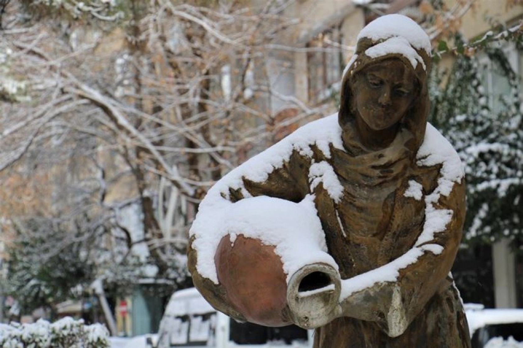 Elazığ'da çocukların kar sevinci