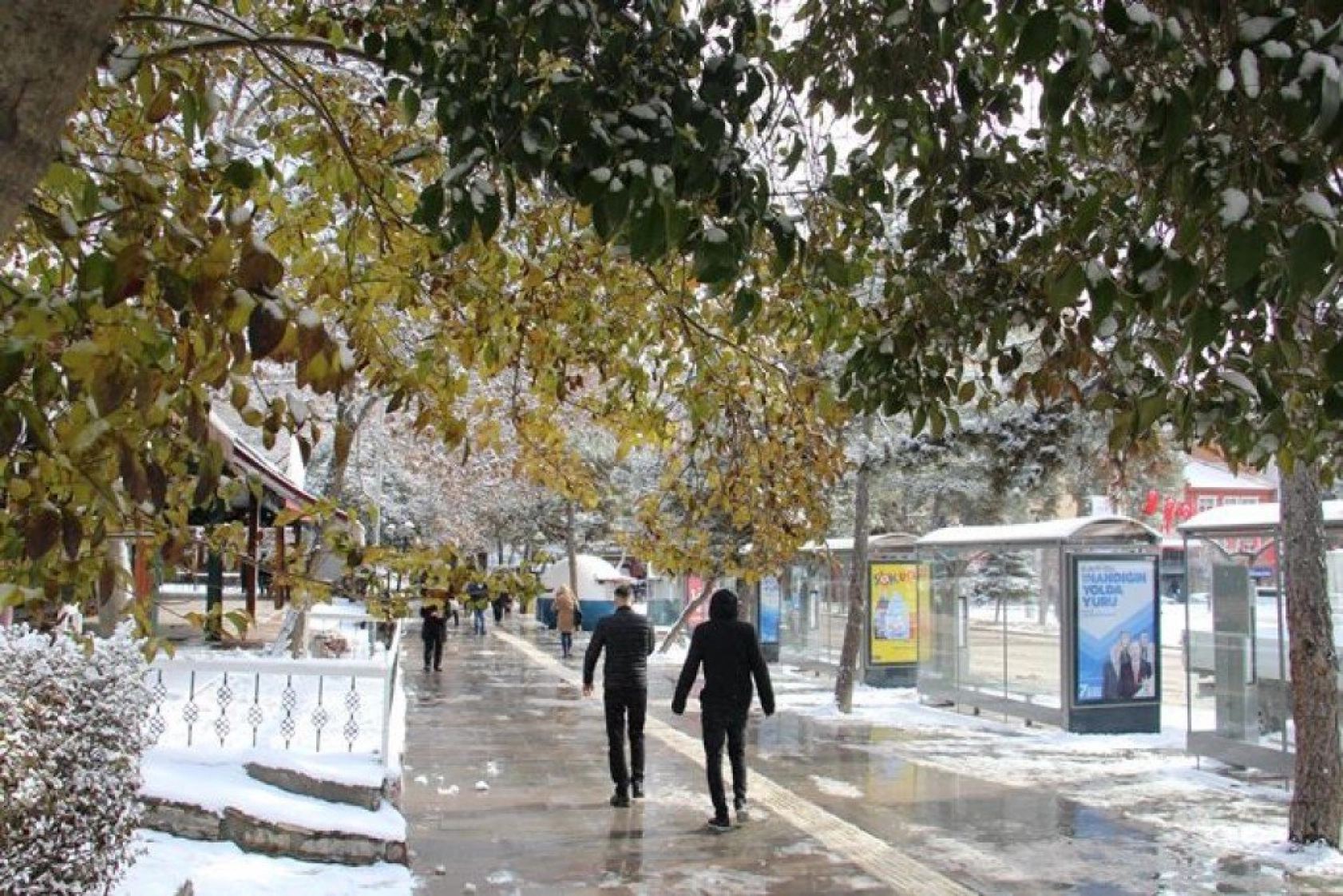 Elazığ'da çocukların kar sevinci