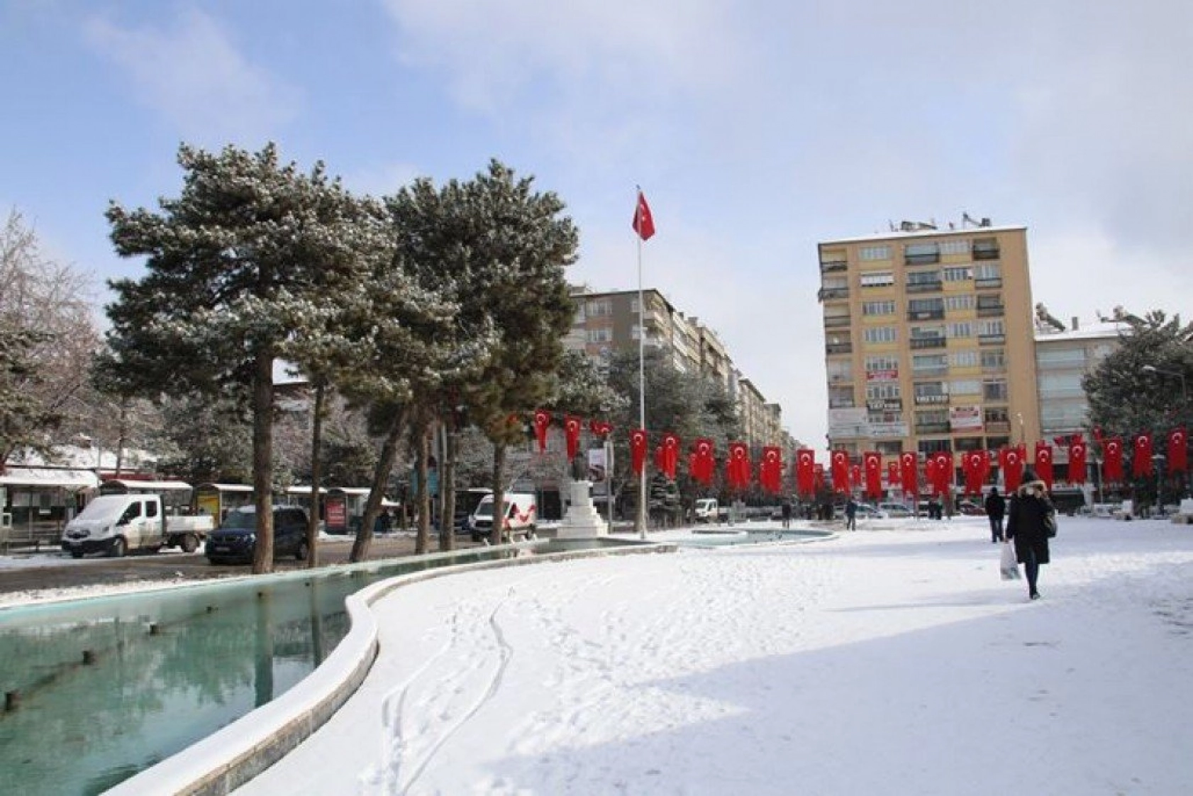 Elazığ'da çocukların kar sevinci