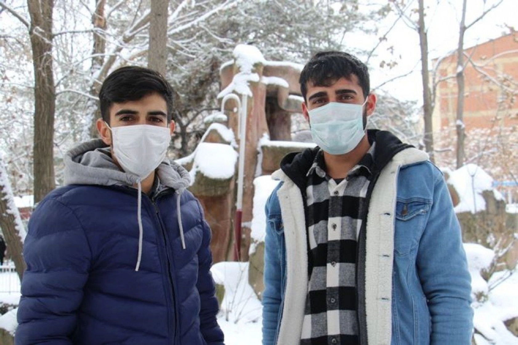 Elazığ'da çocukların kar sevinci