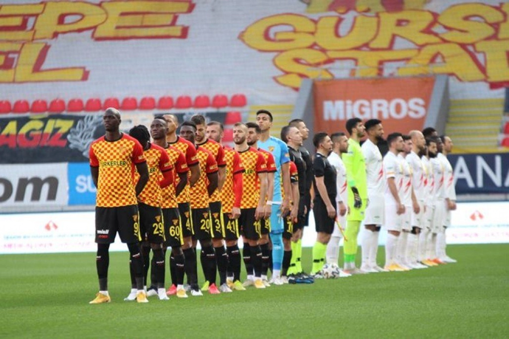 Göztepe Yeni Malatyaspor Karşılaşmasından Kareler
