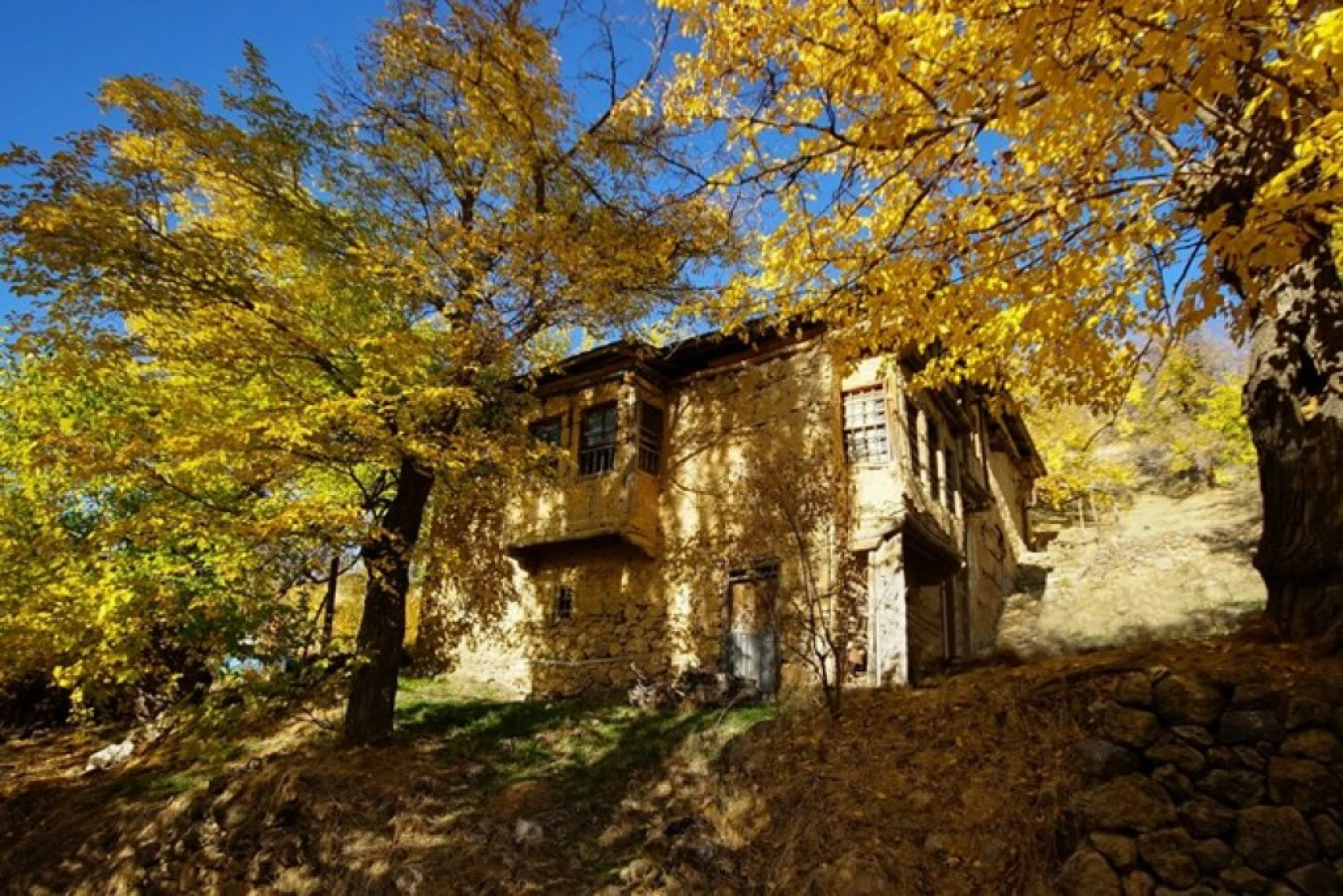 Arapgir'de Sonbahar Doğal Güzelliğiyle Görenleri Hayran Bıraktırıyor