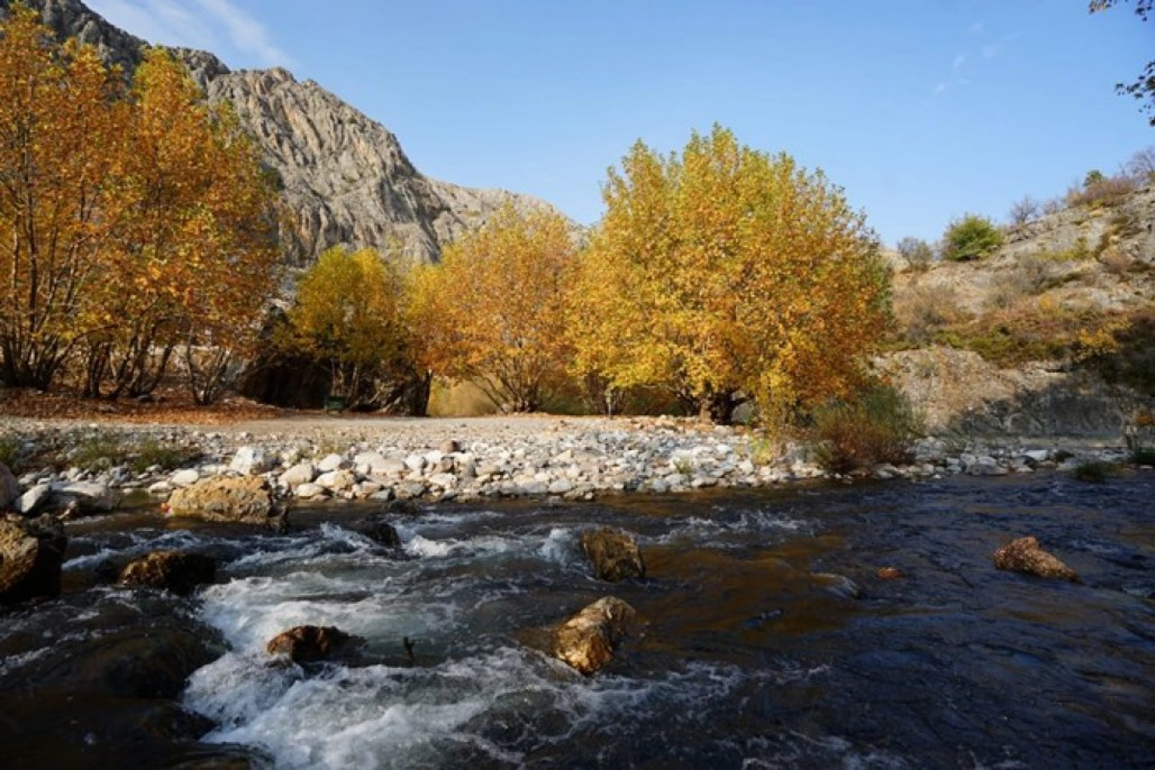 Arapgir'de Sonbahar Doğal Güzelliğiyle Görenleri Hayran Bıraktırıyor