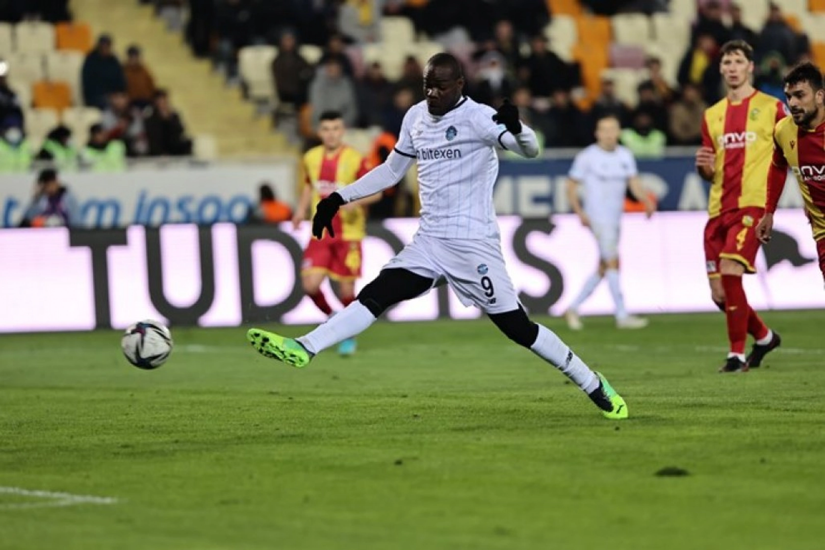 Yeni Malatyaspor Adana Demirspor Karşılaşmasından Kareler