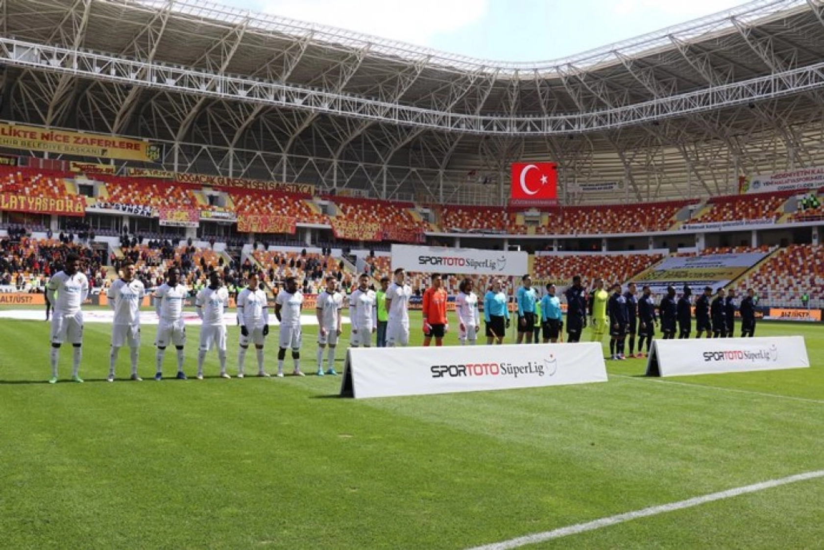 Yeni Malatyaspor Kasımpaşa Sk Karşılaşmasından Kareler