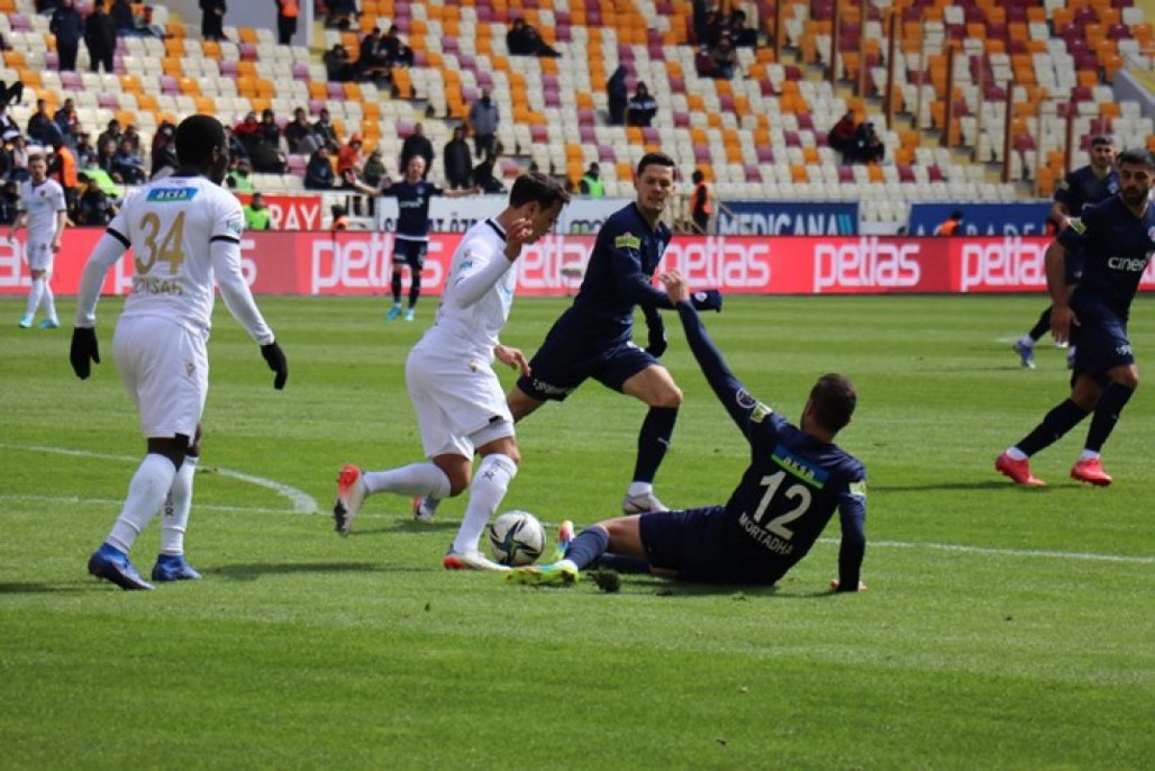 Yeni Malatyaspor Kasımpaşa Sk Karşılaşmasından Kareler