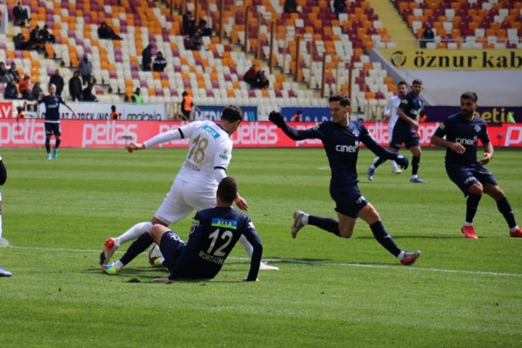 Yeni Malatyaspor Kasımpaşa Sk Karşılaşmasından Kareler