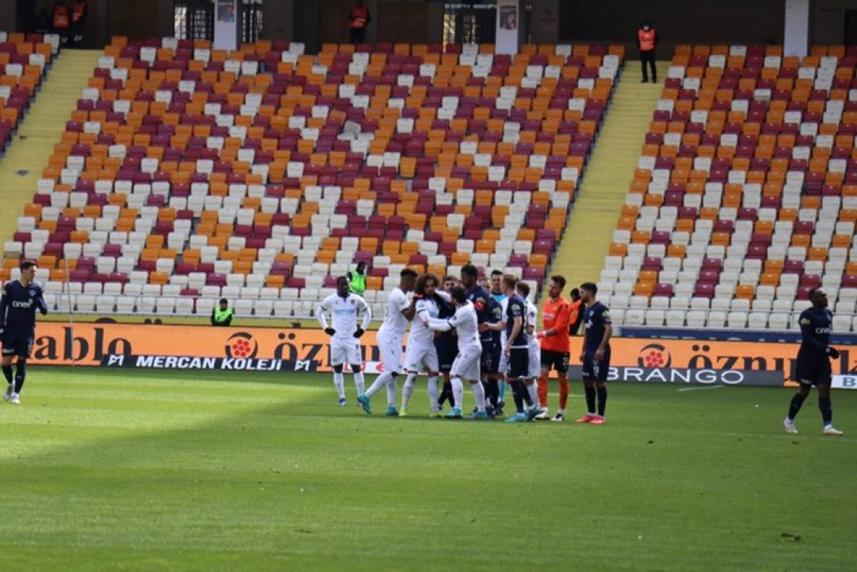 Yeni Malatyaspor Kasımpaşa Sk Karşılaşmasından Kareler