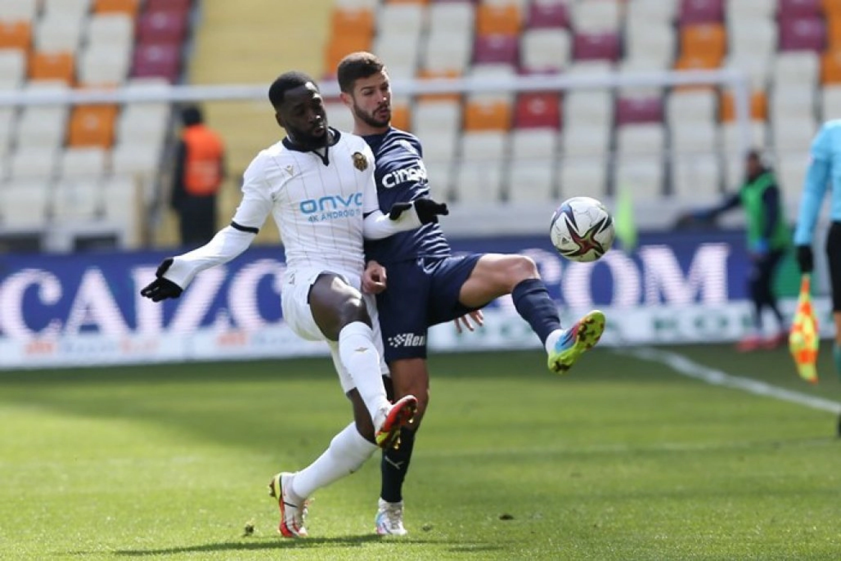 Yeni Malatyaspor Kasımpaşa Sk Karşılaşmasından Kareler