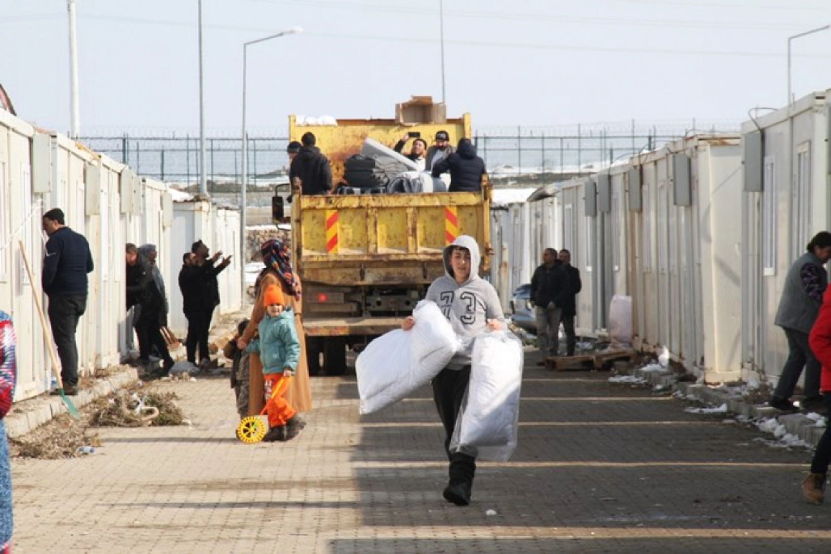 Malatya'da 10 bin kişinin barınacağı konteyner kente aileler yerleşmeye başladı