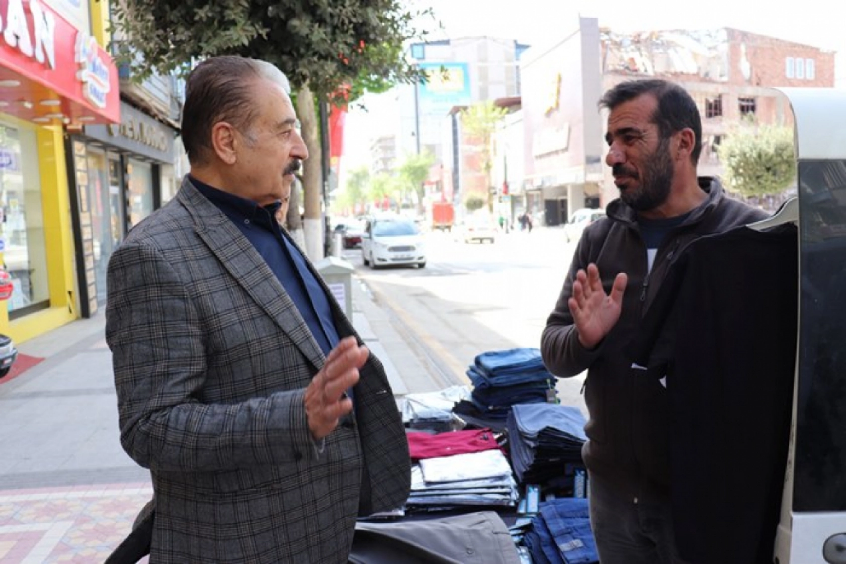 Keskin, Esnaf işyerini açarak Malatya'yı canlı gösteriyor