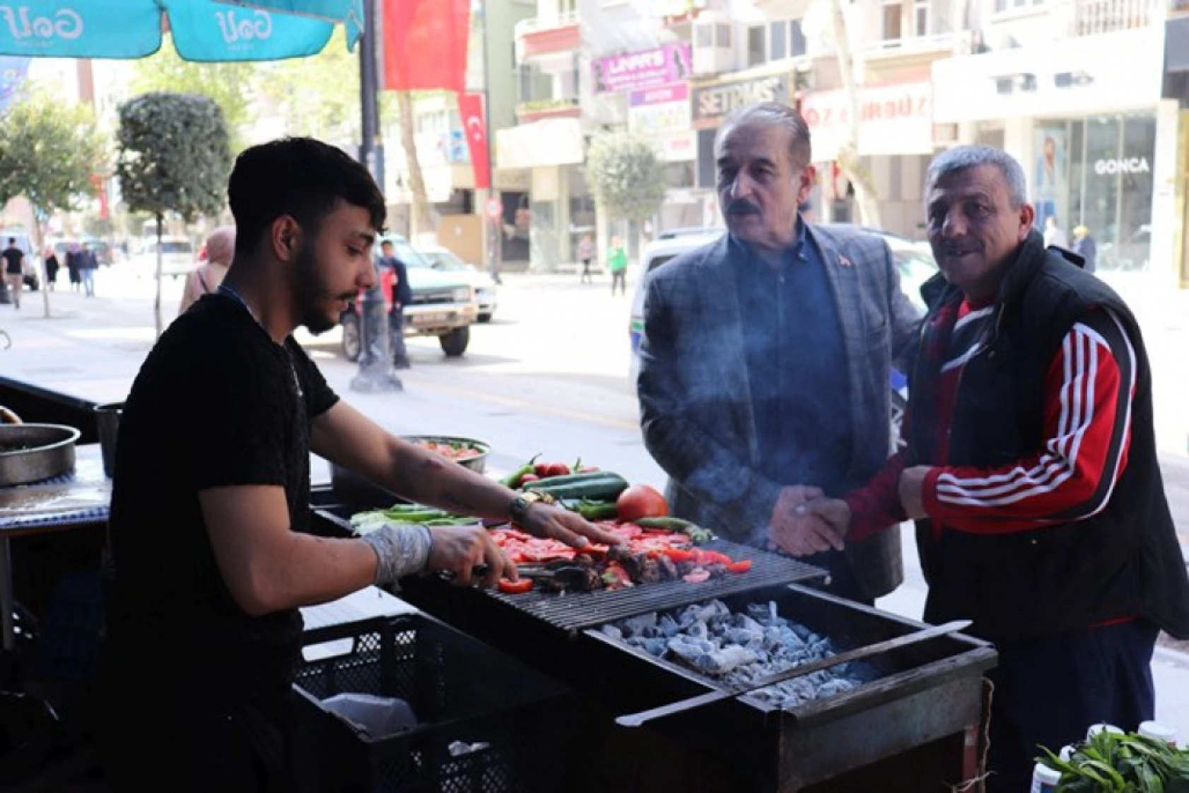 Keskin, Esnaf işyerini açarak Malatya'yı canlı gösteriyor