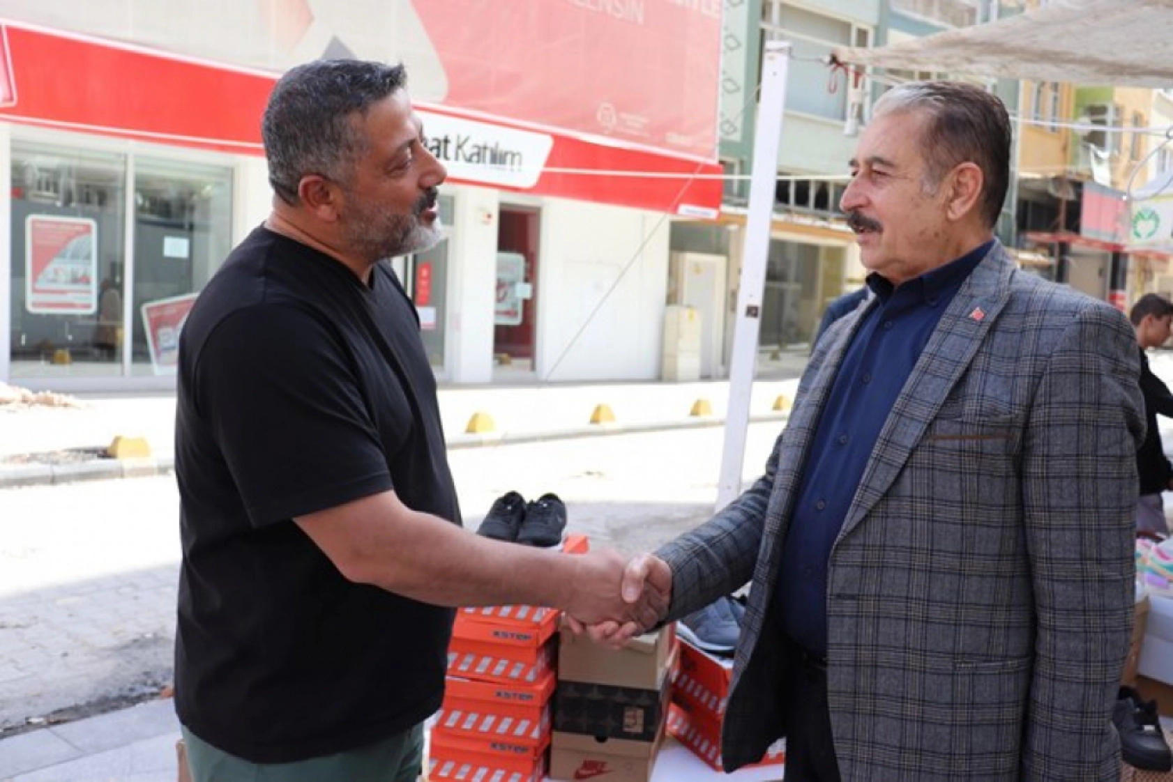 Keskin, Esnaf işyerini açarak Malatya'yı canlı gösteriyor