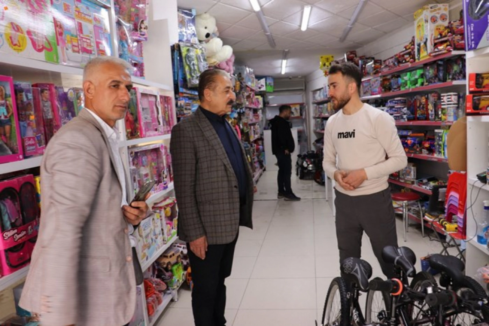 Keskin, Esnaf işyerini açarak Malatya'yı canlı gösteriyor