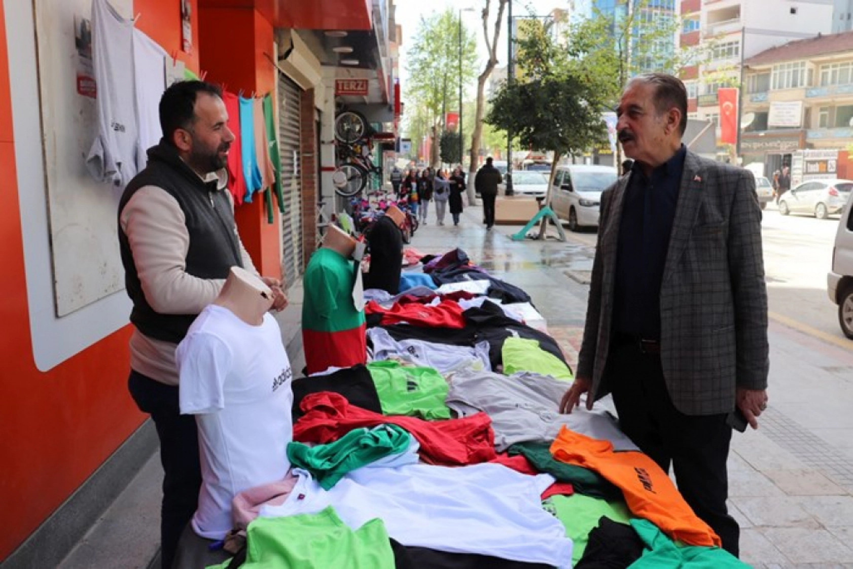 Keskin, Esnaf işyerini açarak Malatya'yı canlı gösteriyor