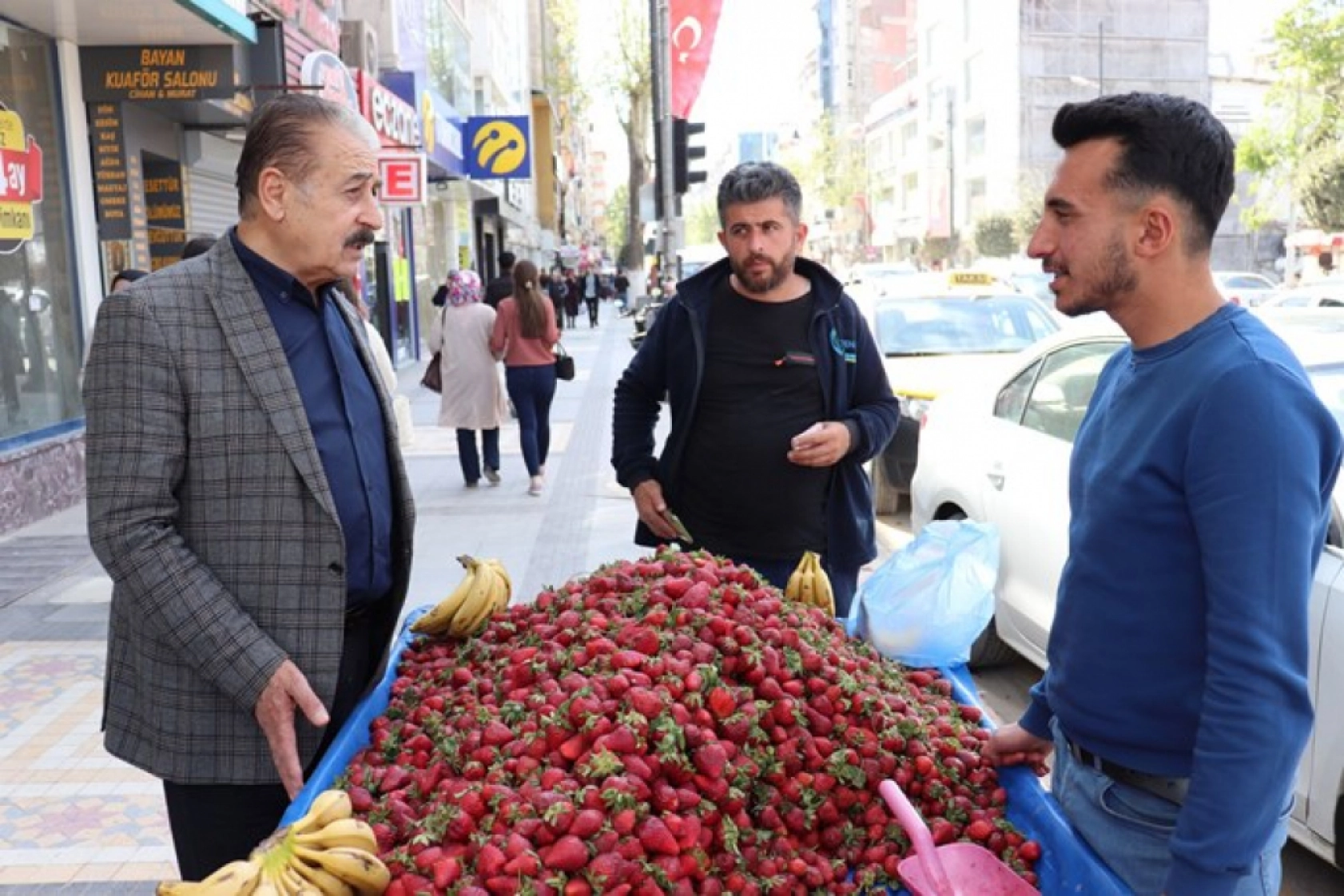 Keskin, Esnaf işyerini açarak Malatya'yı canlı gösteriyor