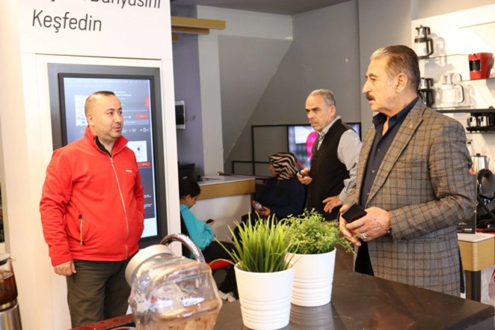 Keskin, Esnaf işyerini açarak Malatya'yı canlı gösteriyor