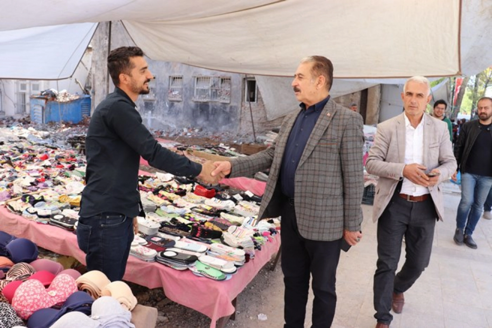 Keskin, Esnaf işyerini açarak Malatya'yı canlı gösteriyor