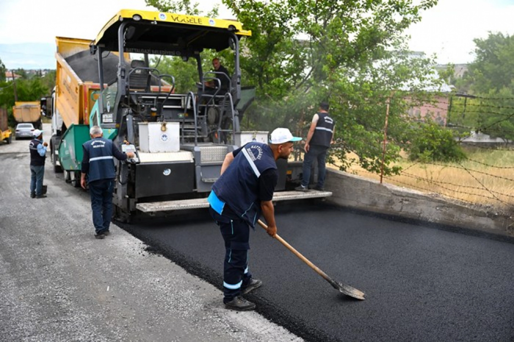 Meydanbaşı Mahallesi'ne Sıcak Asfalt Yapıldı