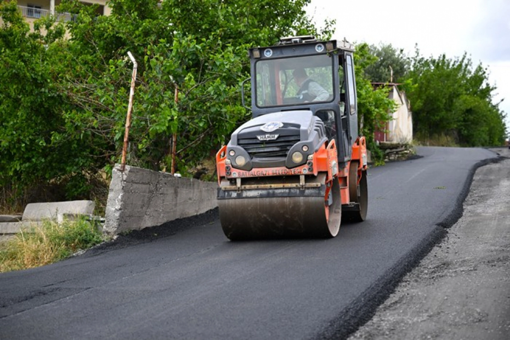 Meydanbaşı Mahallesi'ne Sıcak Asfalt Yapıldı