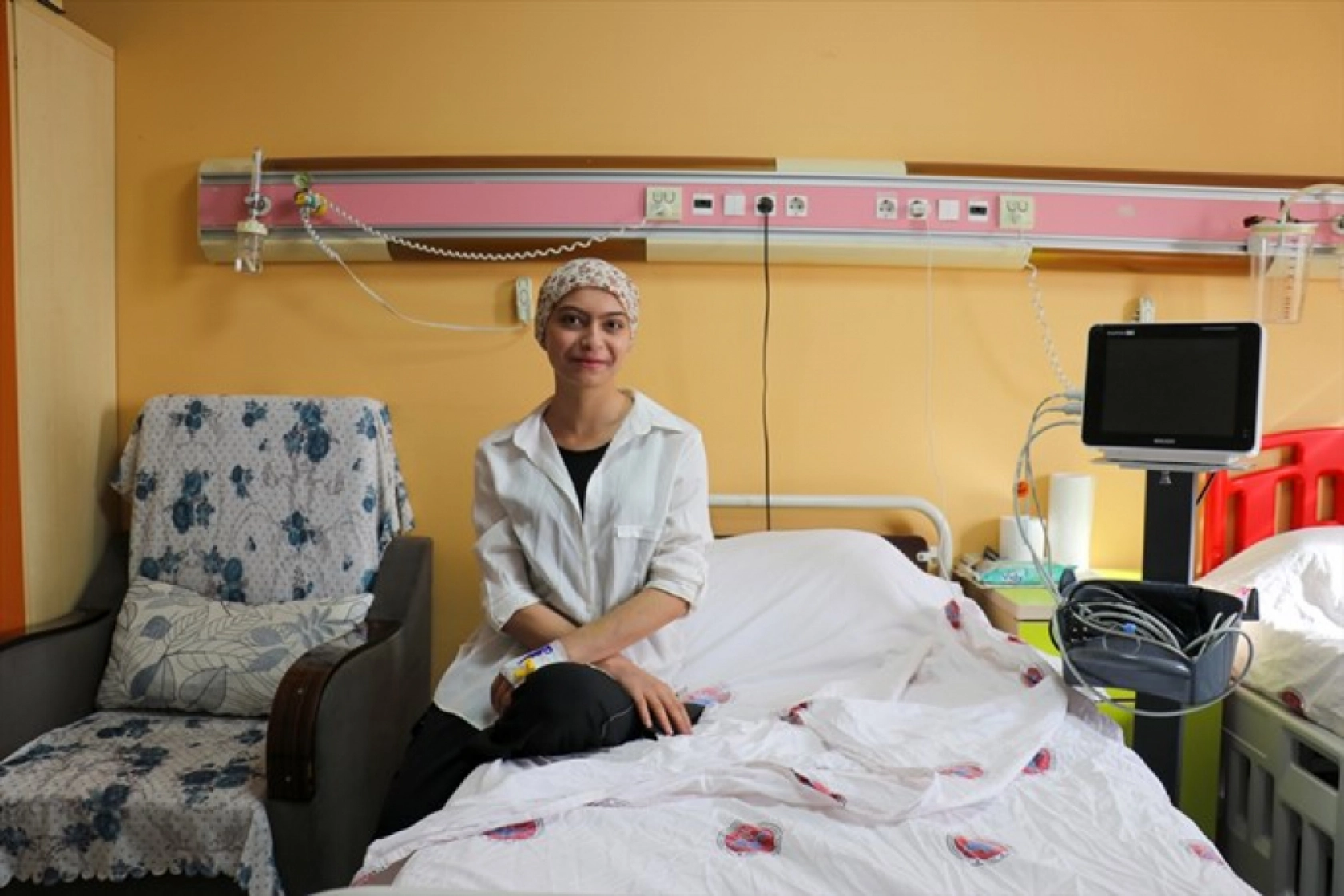 Lösemiyi yenen gençler kendileriyle aynı tedaviyi gören hastalara umut aşılıyor