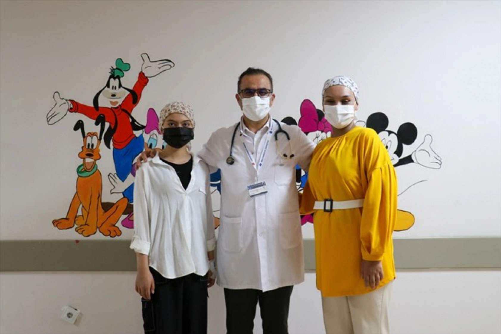 Lösemiyi yenen gençler kendileriyle aynı tedaviyi gören hastalara umut aşılıyor