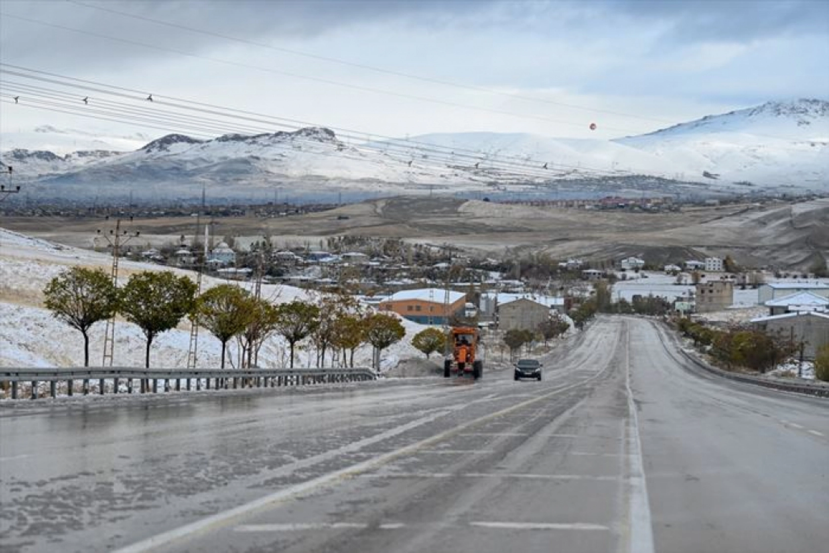 Van'da yüksek kesimlerinde kar etkili oldu