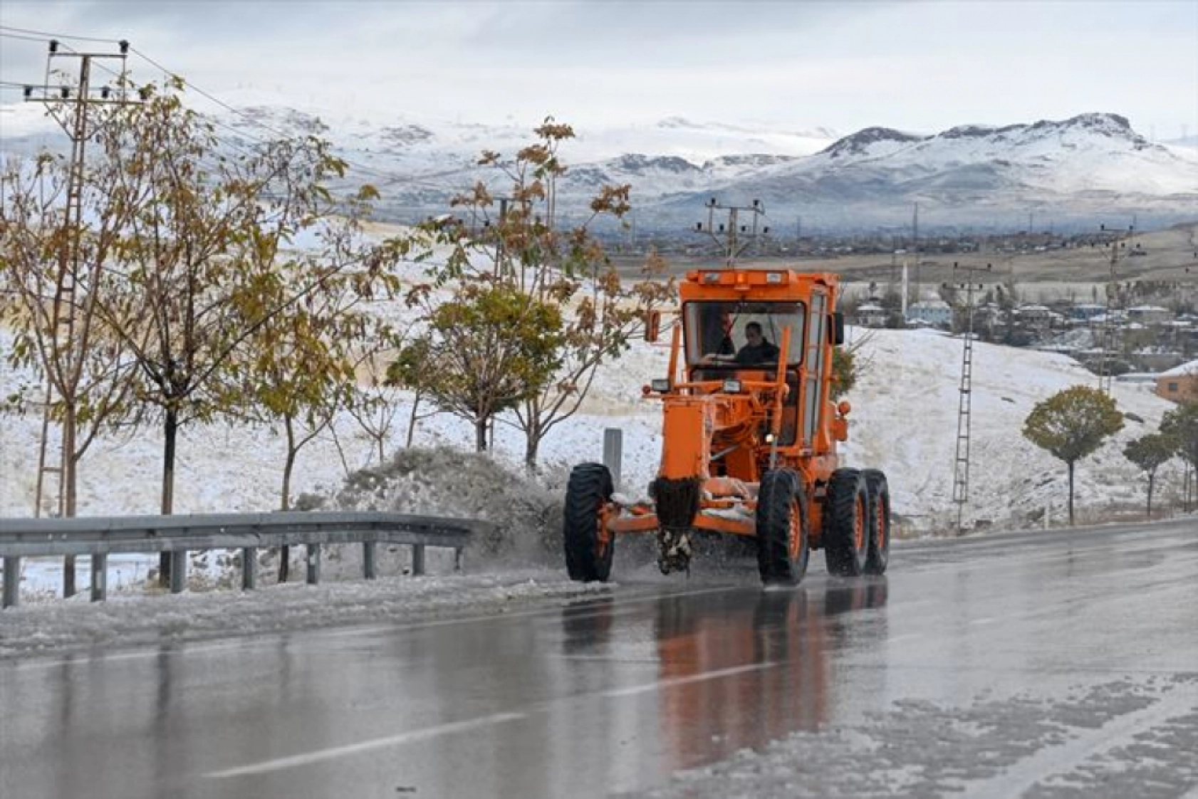 Van'da yüksek kesimlerinde kar etkili oldu