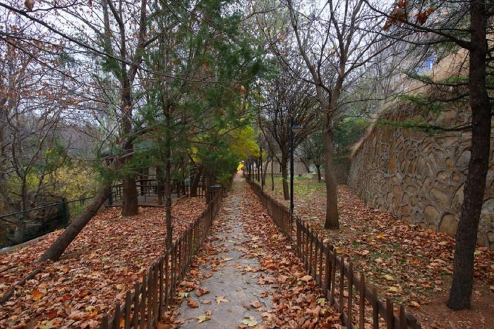 Günpınar Şelalesi sonbahar renklerine büründü