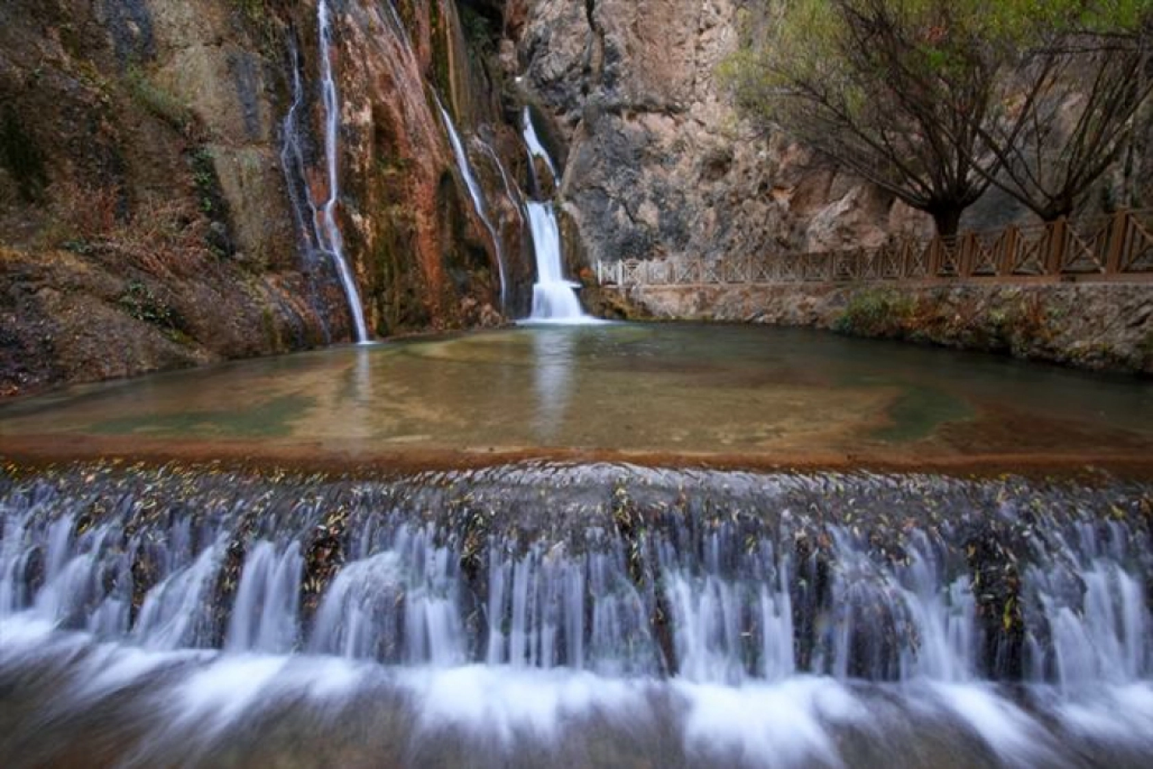 Günpınar Şelalesi sonbahar renklerine büründü