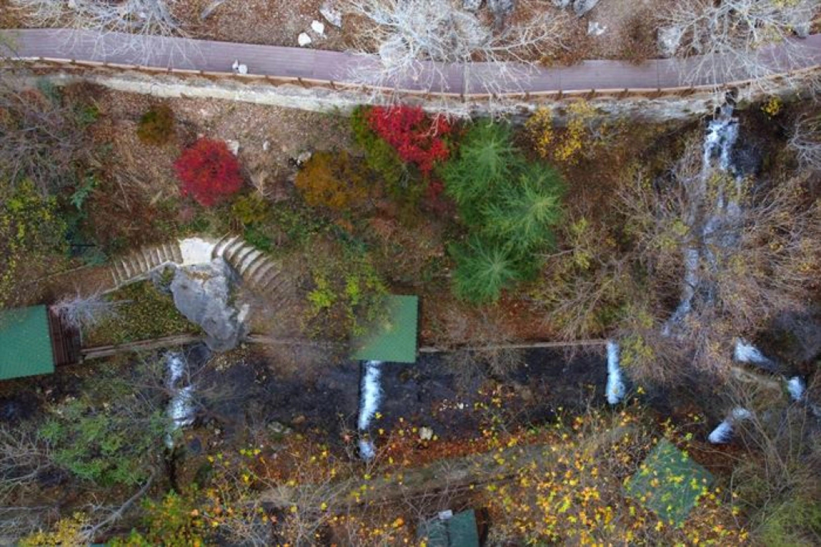 Günpınar Şelalesi sonbahar renklerine büründü