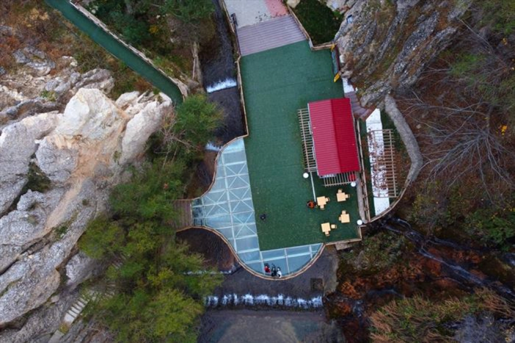 Günpınar Şelalesi sonbahar renklerine büründü