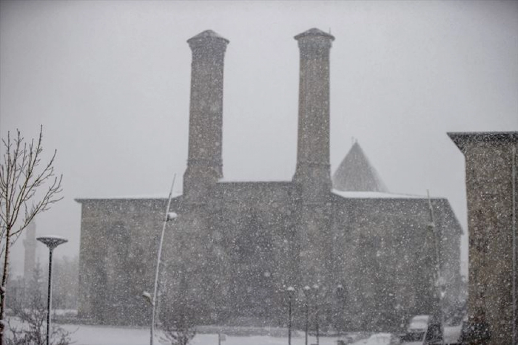 Doğu Anadolu'da kar etkili oluyor