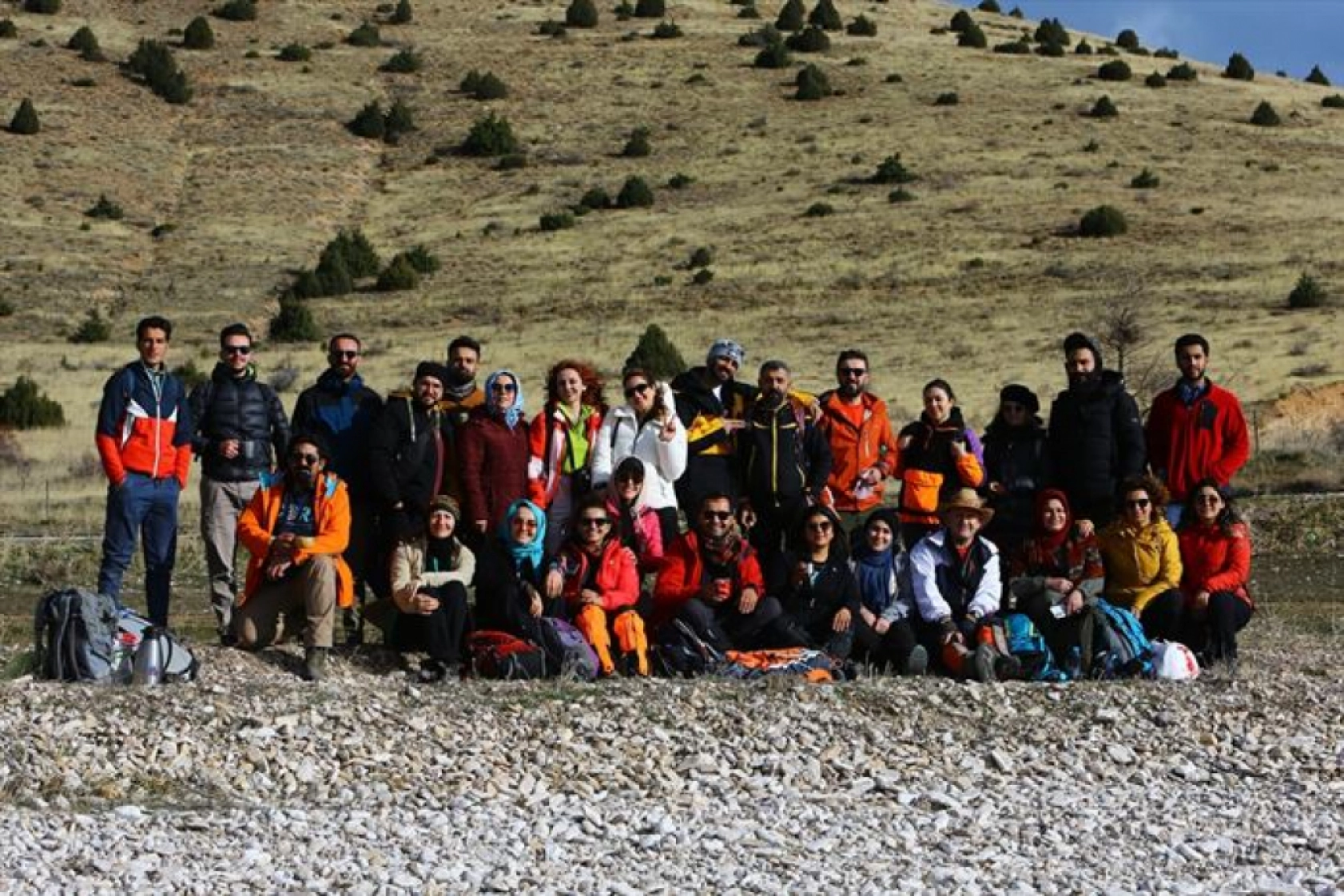 Doğaseverler Van Gölü koylarında yürüyüş yaptı