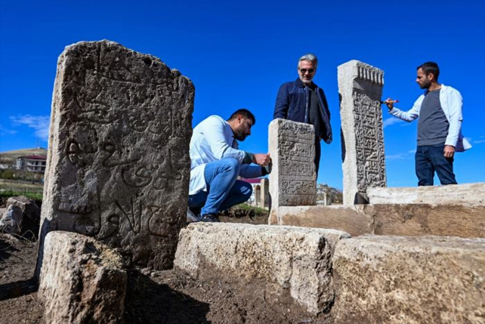 Van'daki Selçuklu Mezarlığı'nda en erken tarihli sandukalı mezar ortaya çıkarıldı