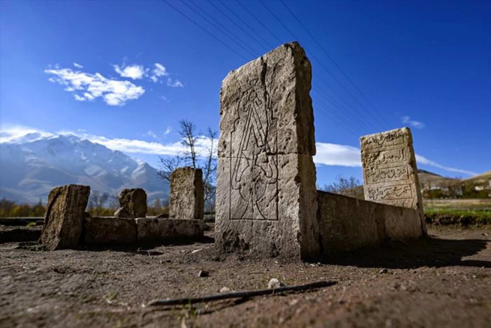 Van'daki Selçuklu Mezarlığı'nda en erken tarihli sandukalı mezar ortaya çıkarıldı