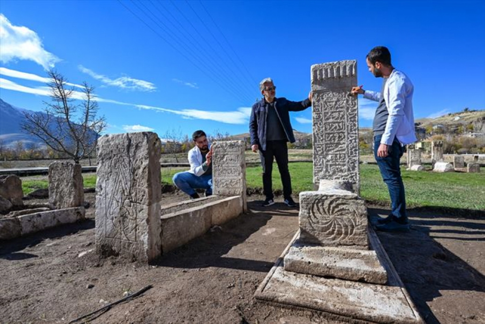 Van'daki Selçuklu Mezarlığı'nda en erken tarihli sandukalı mezar ortaya çıkarıldı