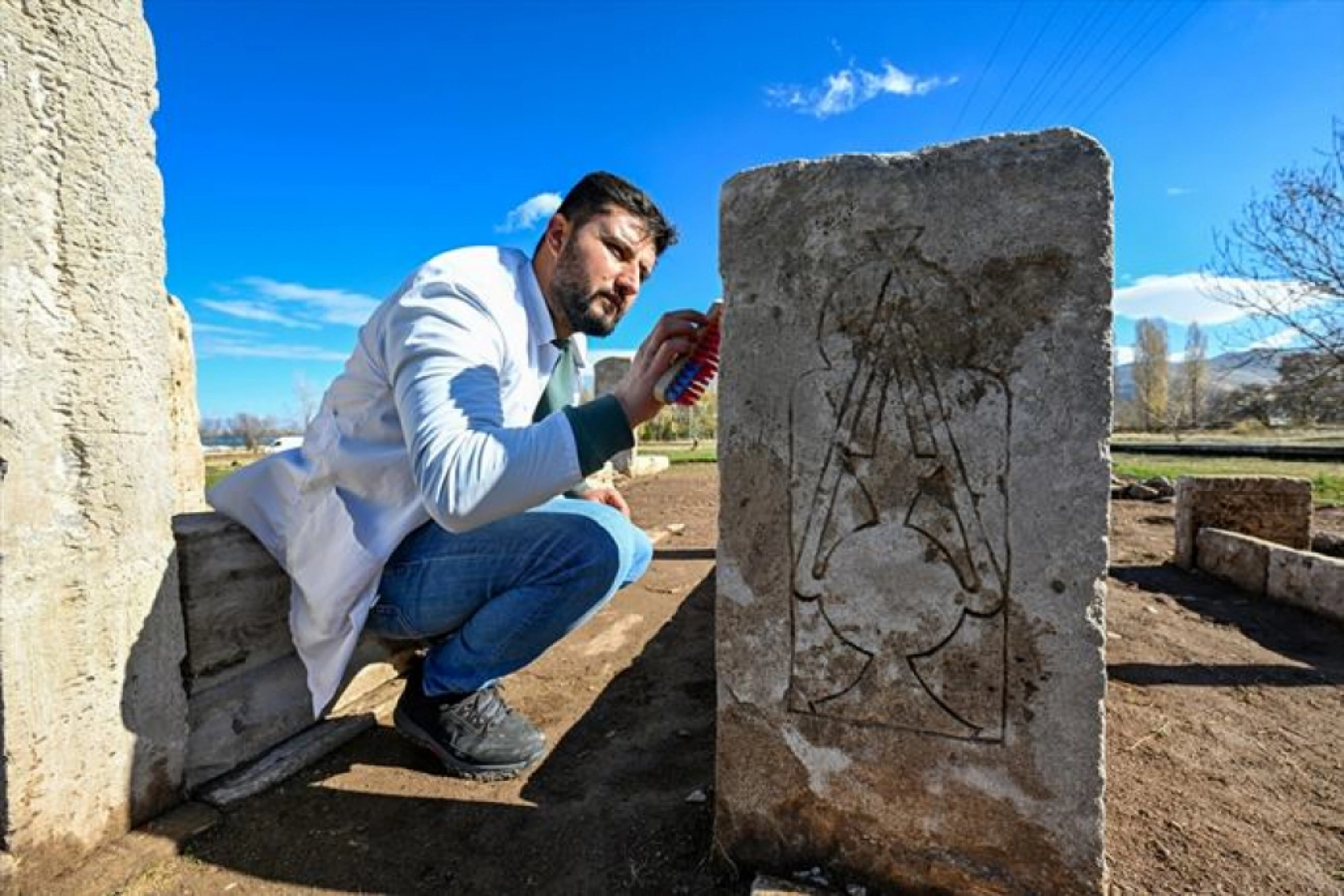 Van'daki Selçuklu Mezarlığı'nda en erken tarihli sandukalı mezar ortaya çıkarıldı