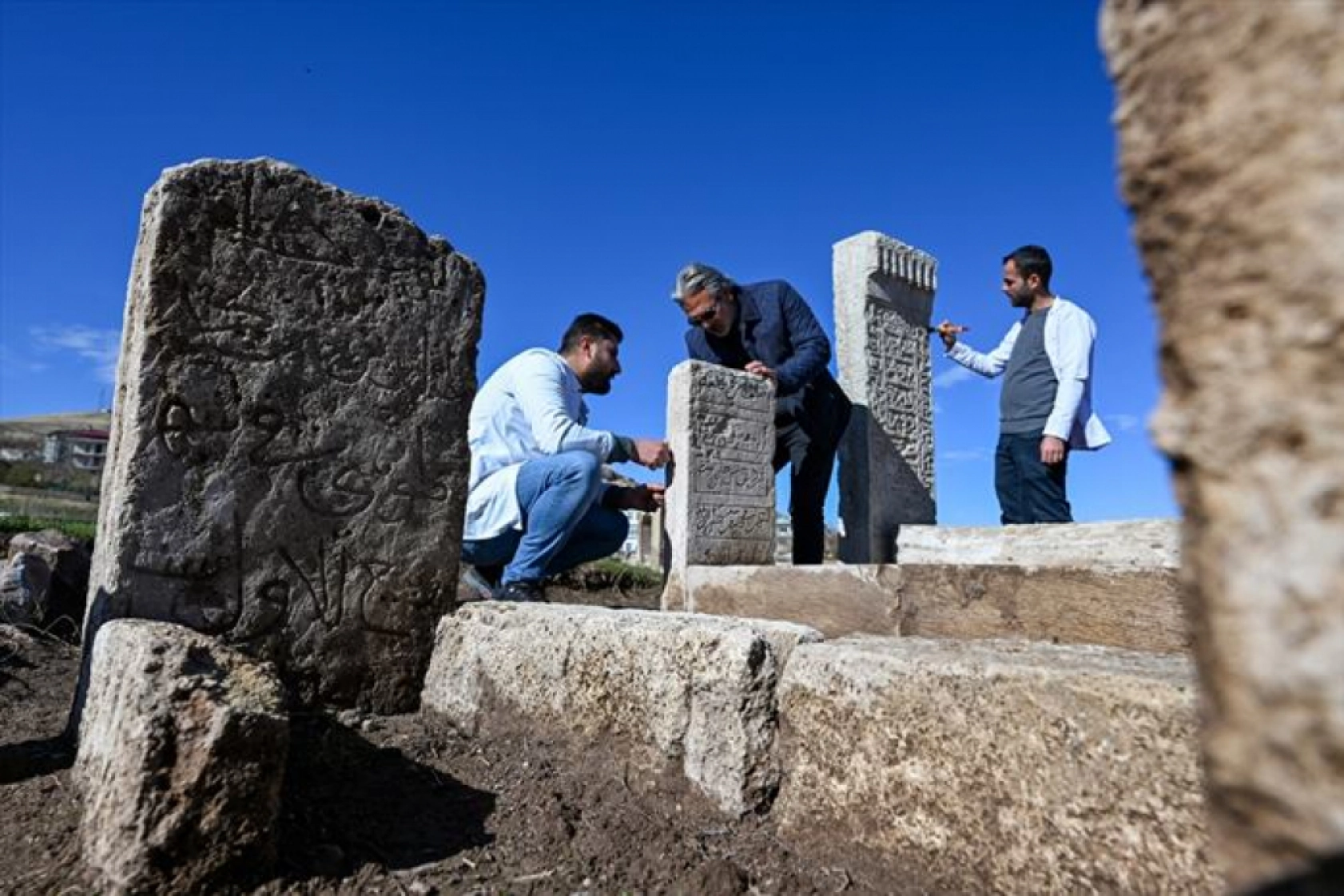 Van'daki Selçuklu Mezarlığı'nda en erken tarihli sandukalı mezar ortaya çıkarıldı