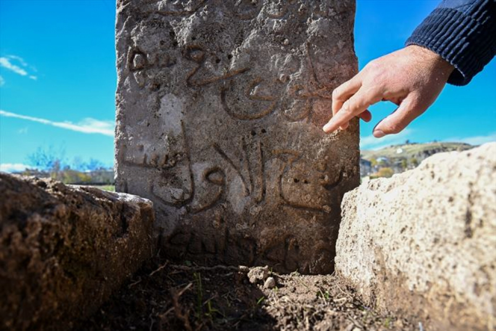Van'daki Selçuklu Mezarlığı'nda en erken tarihli sandukalı mezar ortaya çıkarıldı