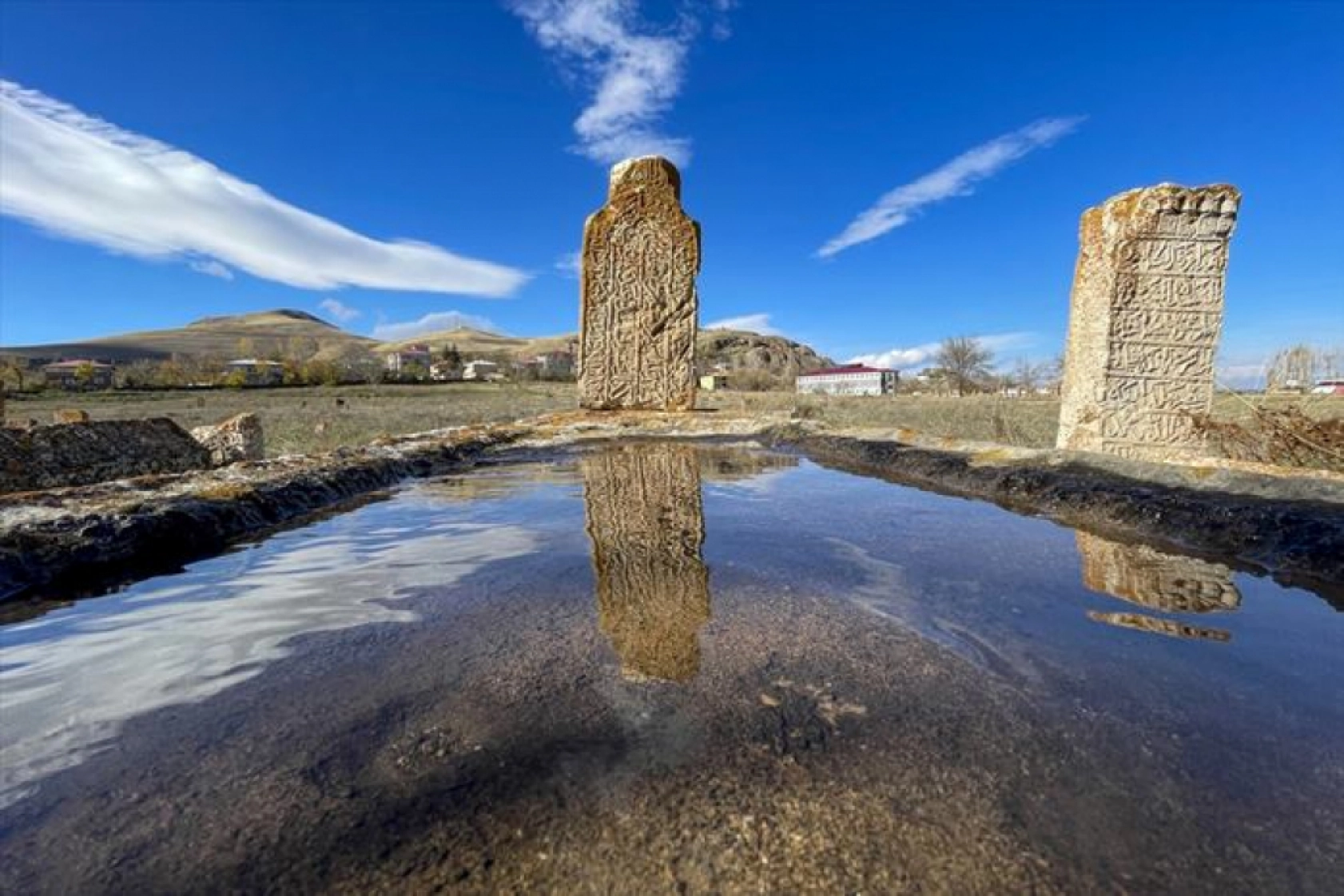 Van'daki Selçuklu Mezarlığı'nda en erken tarihli sandukalı mezar ortaya çıkarıldı