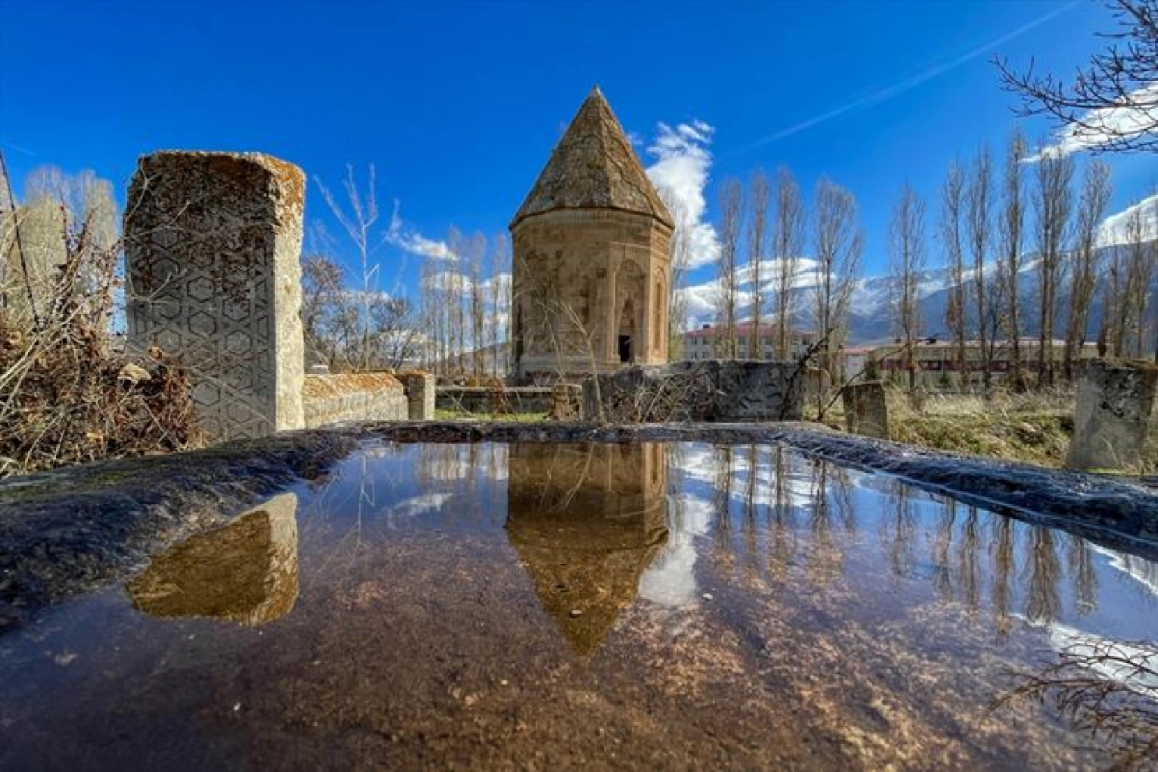 Van'daki Selçuklu Mezarlığı'nda en erken tarihli sandukalı mezar ortaya çıkarıldı
