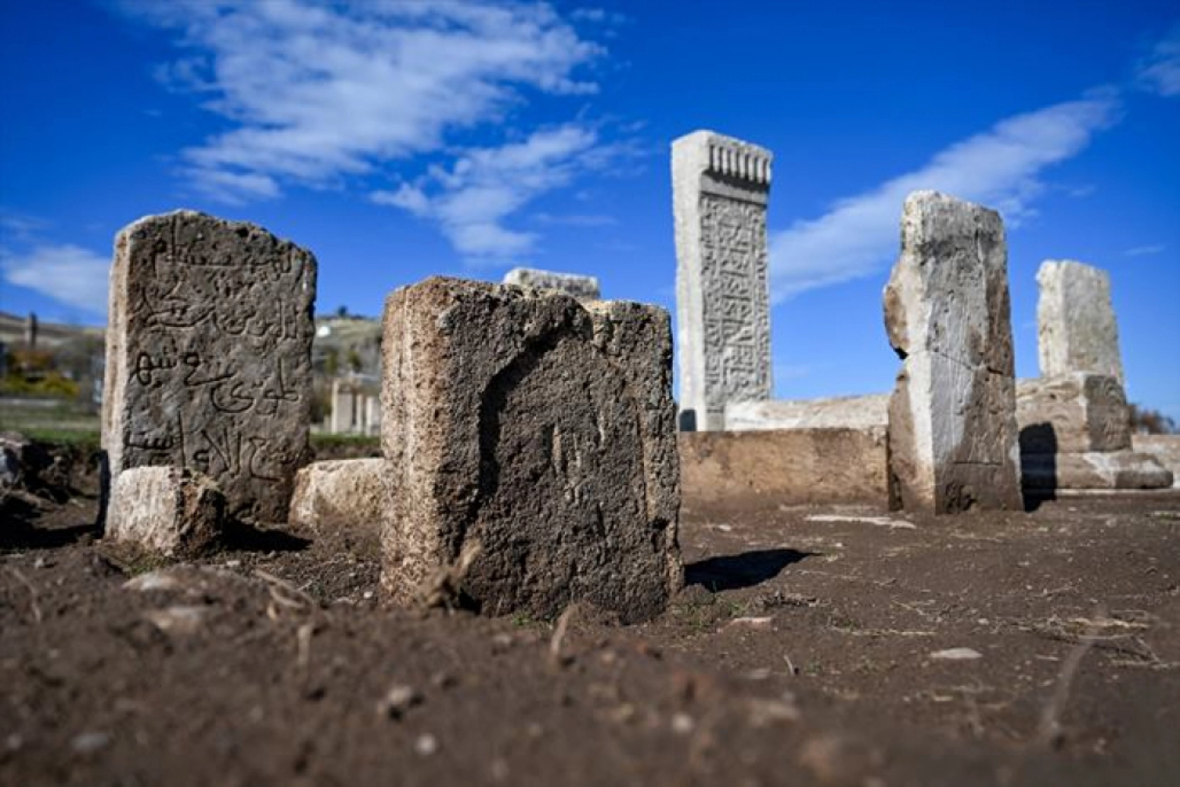 Van'daki Selçuklu Mezarlığı'nda en erken tarihli sandukalı mezar ortaya çıkarıldı