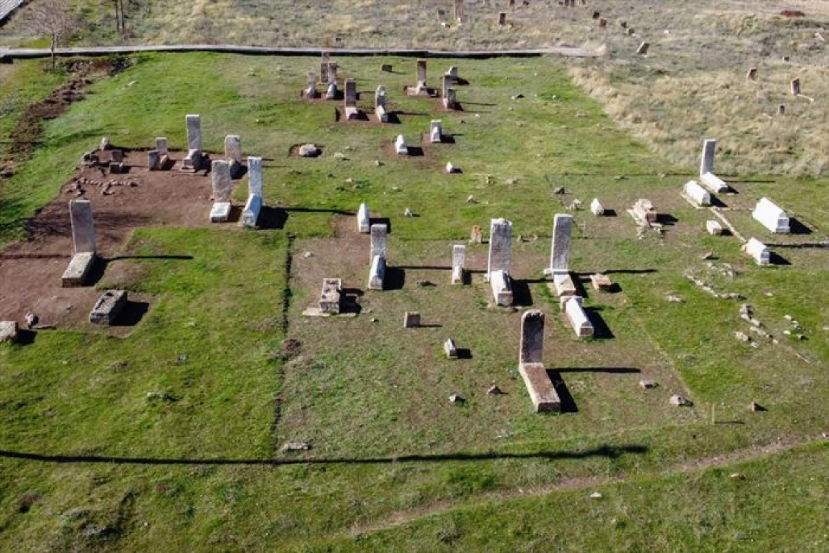 Van'daki Selçuklu Mezarlığı'nda en erken tarihli sandukalı mezar ortaya çıkarıldı