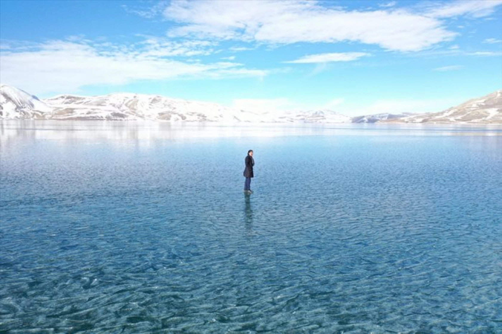 Ağrı'da yüzeyi buzla kaplanan Balık Gölü doğa tutkunlarını bekliyor