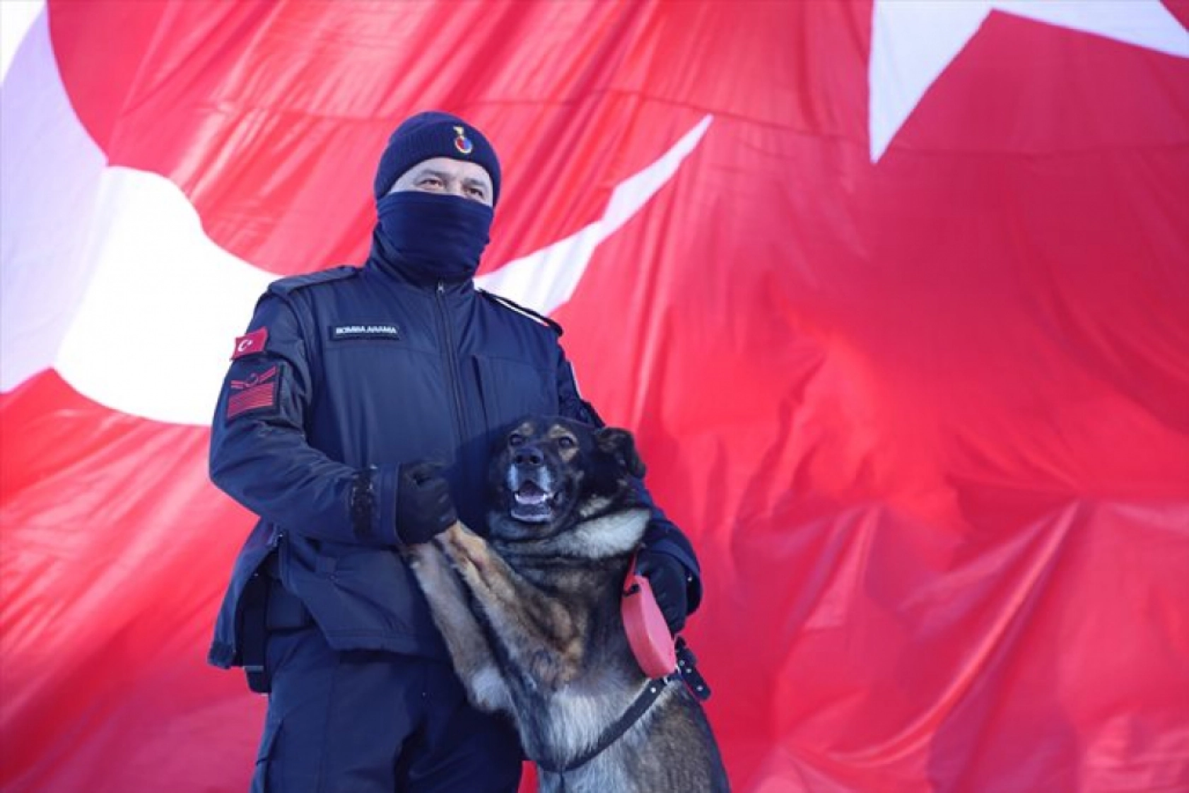 Kars'ta Sarıkamış şehitlerini temsilen yapılan kardan heykeller açıldı