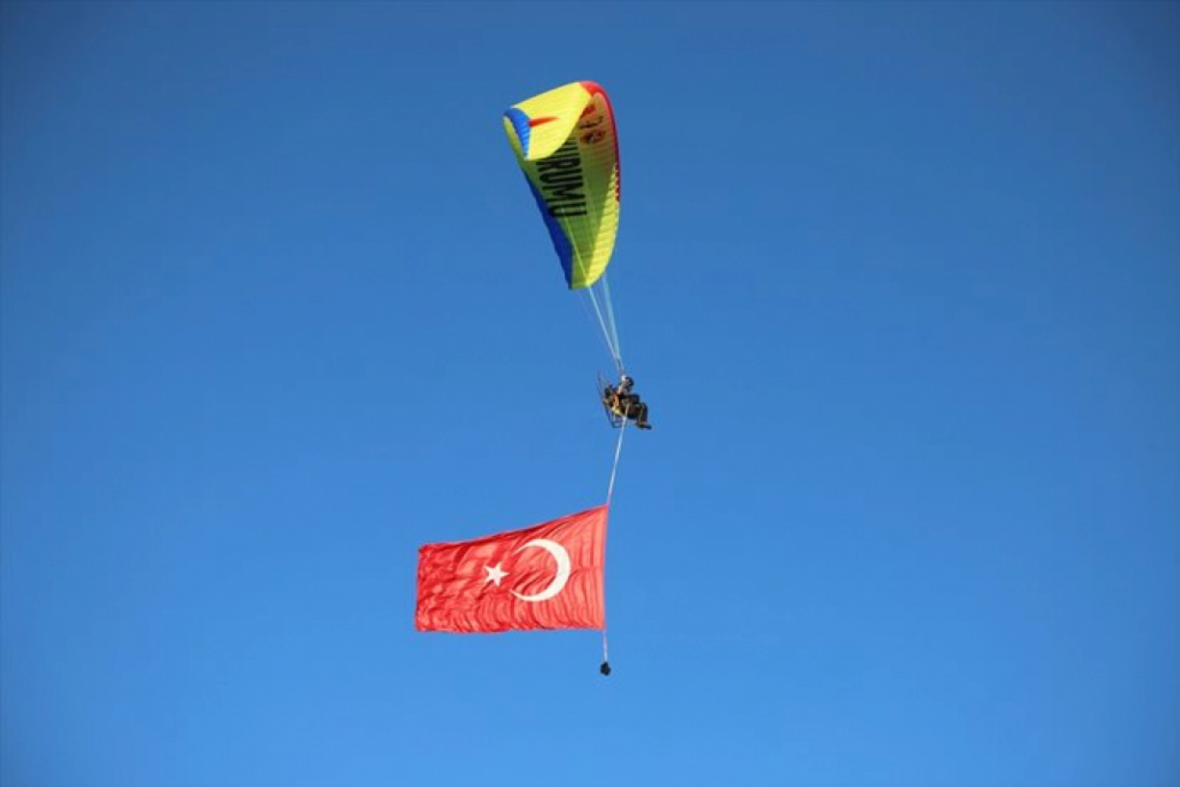 Kars'ta Sarıkamış şehitlerini temsilen yapılan kardan heykeller açıldı