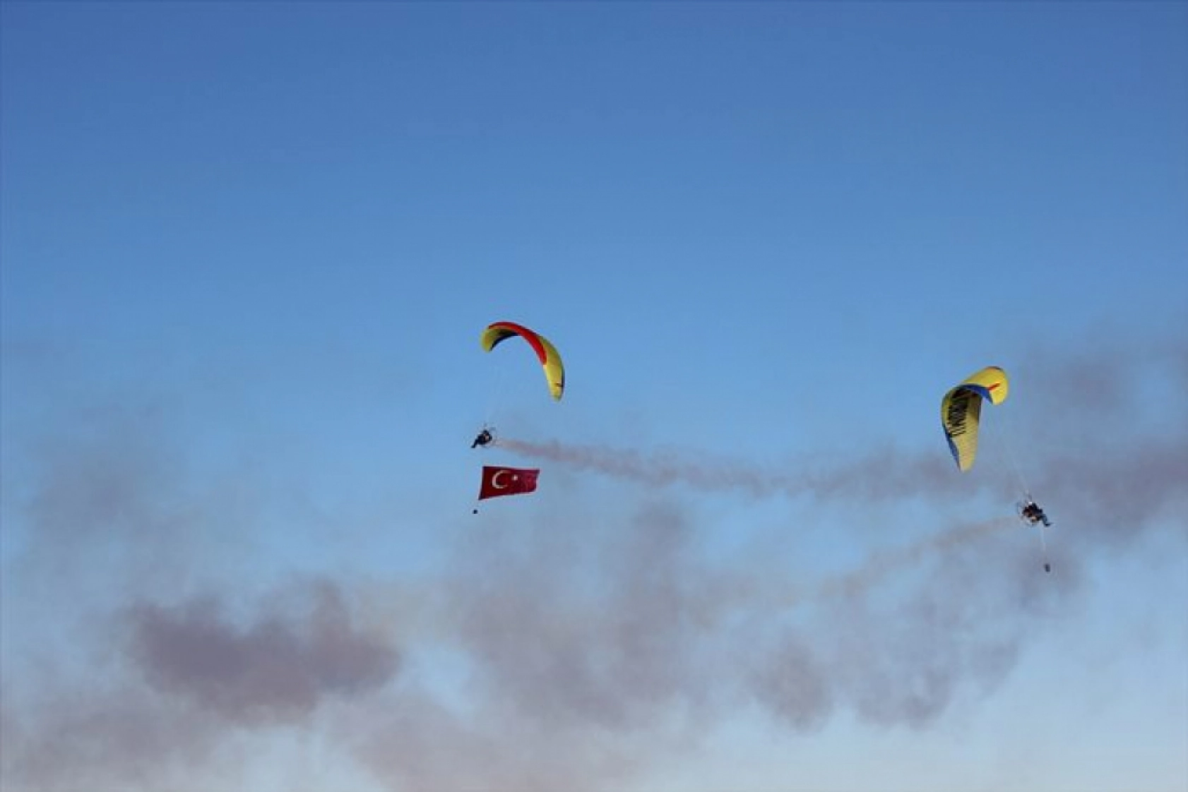 Kars'ta Sarıkamış şehitlerini temsilen yapılan kardan heykeller açıldı