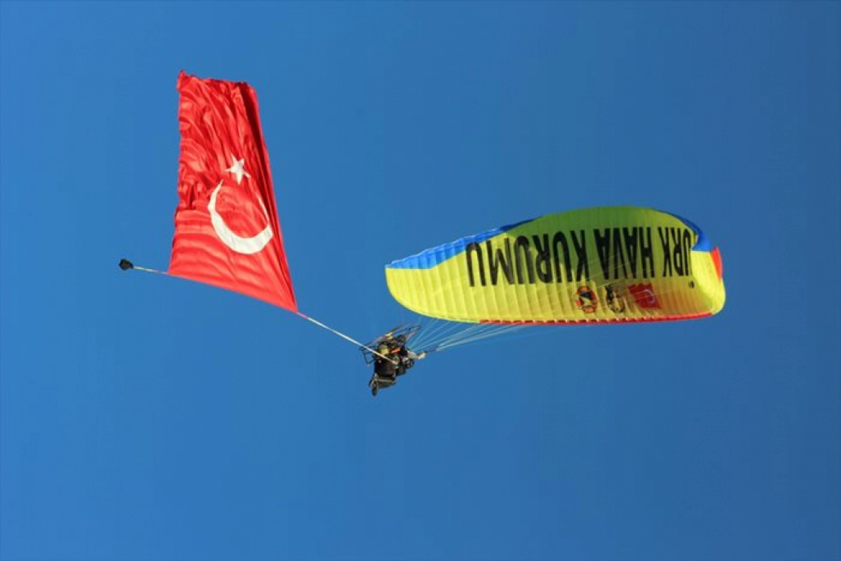 Kars'ta Sarıkamış şehitlerini temsilen yapılan kardan heykeller açıldı